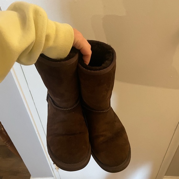 Uggs - Chocolate Size 5 - Picture 4 of 4